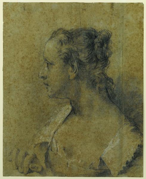 Busto di giovane donna di profilo