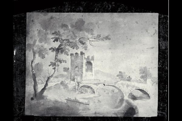 Paesaggio: un vecchio ponte attraversa un corso d'acqua al di là del quale sta una torre in rovina; alberi a sinistra, nel secondo piano e monti nel fondo