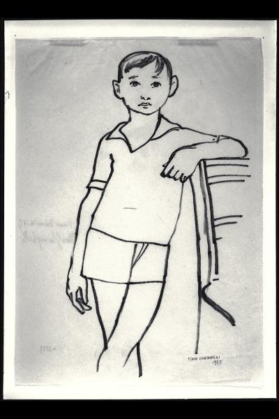 Bambino in piedi