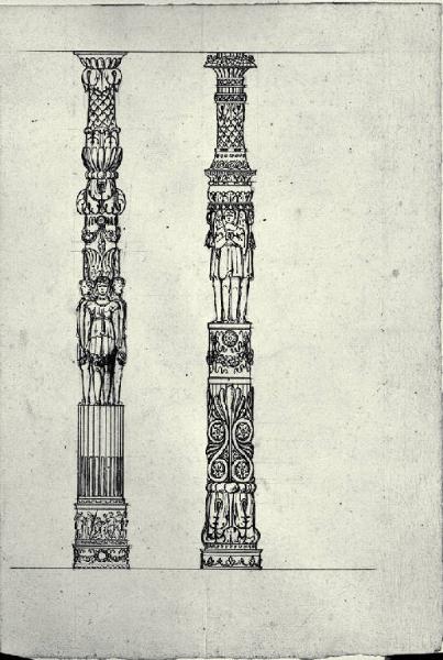 Prospetti di colonne per pulpito decorate a rilievi