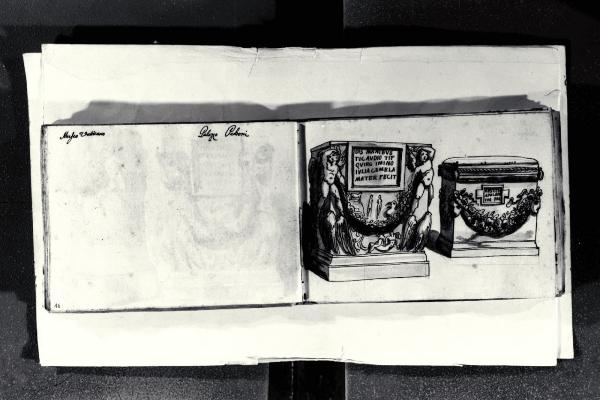 Ara funeraria con putti, aquile e festoni (collezione Villa Medici) e ara funeraria con festoni (collezione Palazzo Mattei)