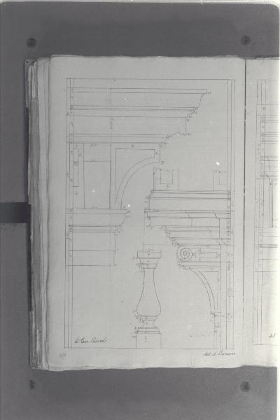 Dettagli architettonici di Palazzo Casnedi a Milano