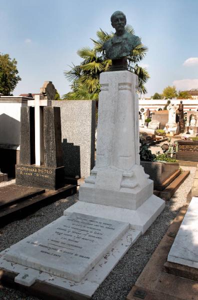 Monumento a Giovanni Saldarini