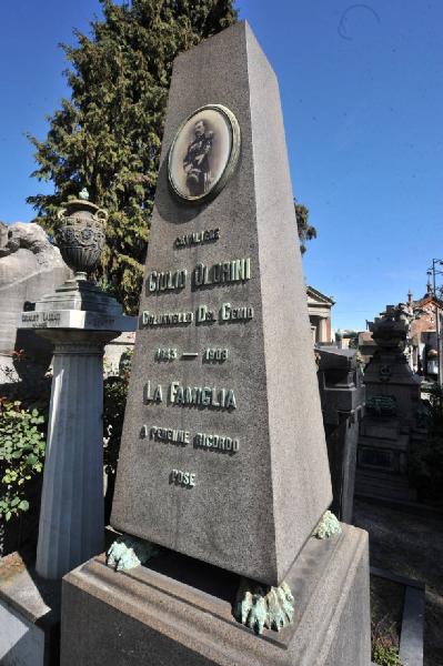 Monumento sepolcrale di Giulio Oldrini