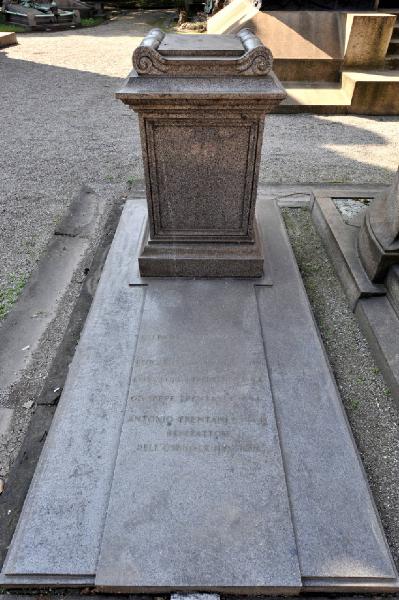 Monumento sepolcrale della famiglia Trentani