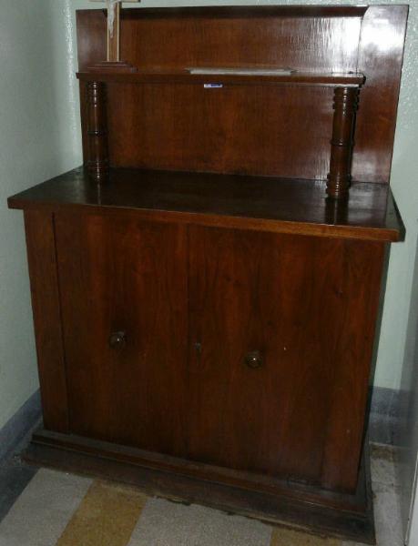 Credenza da sacrestia con alzata