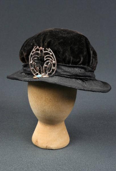 Cappello femminile di burattino