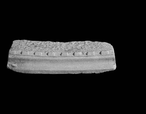 Modulo di archivolto con modanatura a dentelli da Santa Tecla