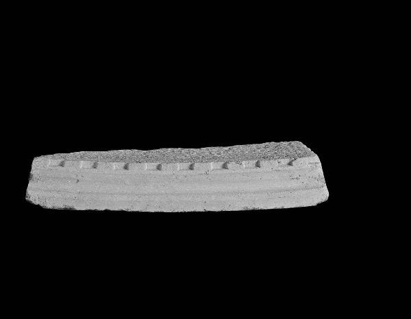 Parte di archivolto con modanatura a dentelli da Santa Tecla