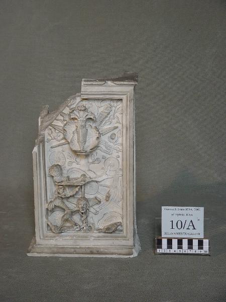 Calco di pilastrino con panoplia e coppia di elmi del monumento di Gaston de Foix