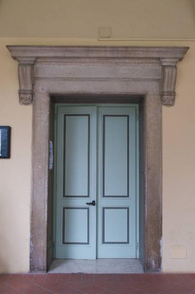 Portale a rilievo
