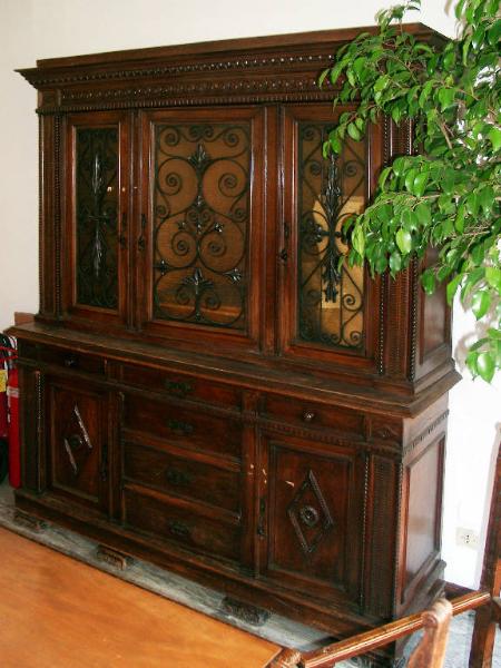 Credenza con alzata