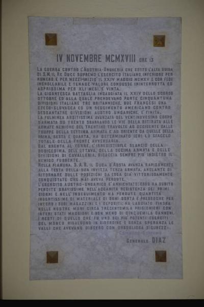 Targa col comunicato della vittoria del generale Diaz del 4 novembre 1918