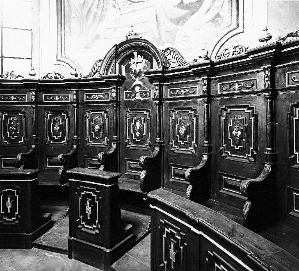 MOTIVI DECORATIVI CON COLOMBA DELLO SPIRITO SANTO E INSEGNE