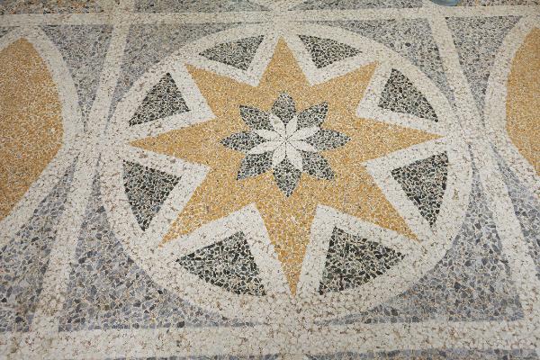 Pavimento in seminato veneziano (motivo centrale a stella)