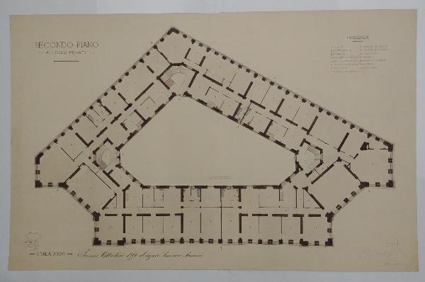 Nuovo palazzo formante il lato di fondo della piazza del Duomo e da costruirsi sull'area disegnata nel tipo annesso al programma