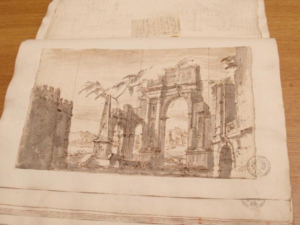 Arco di trionfo in rovina