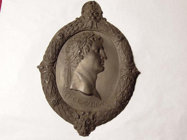 Altorilievo con figura di profilo di imperatore romano