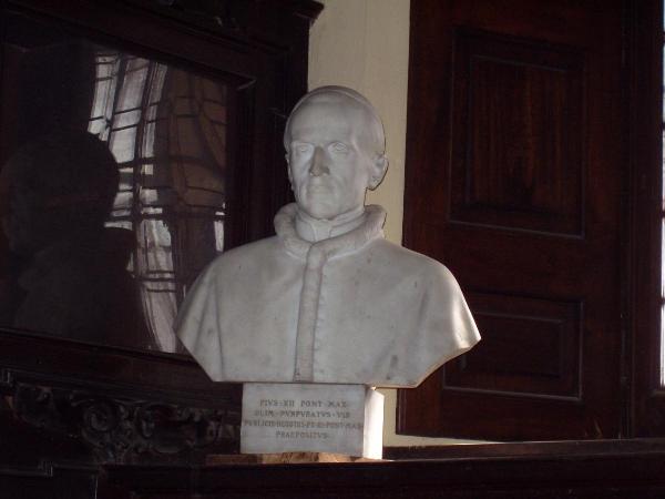 Busto di papa Pio XII