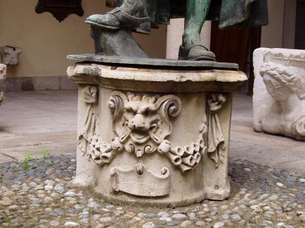 Piedistallo (2)