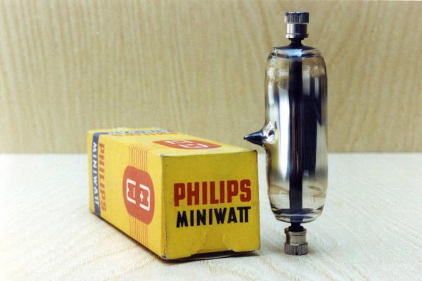 Valvola Philips Miniwatt 4390 - valvola