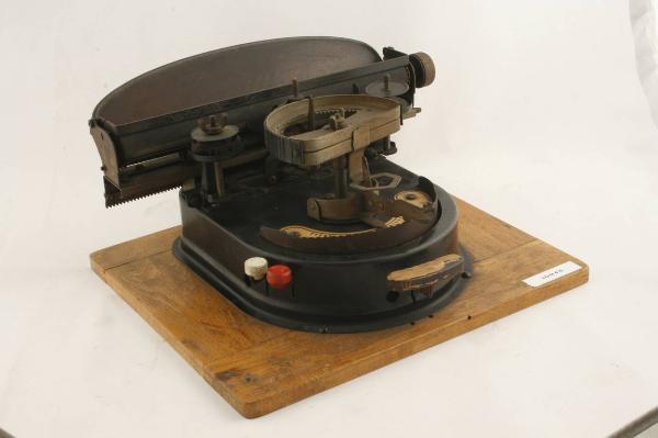 Geniatus - macchina per scrivere - industria, manifattura, artigianato