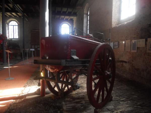 Carro con cisterna in lamiera chiodata a caldo