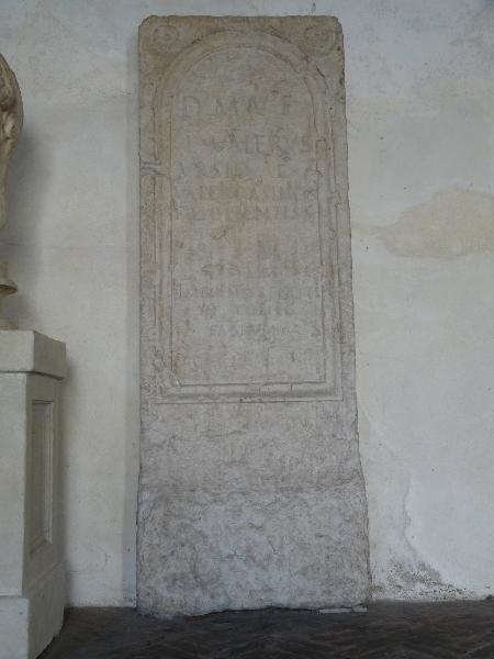 STELE FUNERARIA