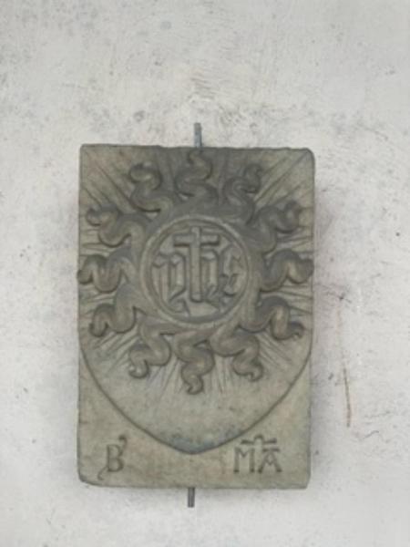 Serraglia di porta con monogramma