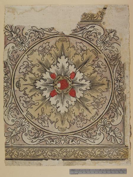 Frammento di carta decorativa con rosone