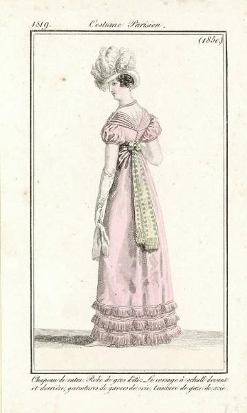 Journal des Dames et des Modes. Costume Parisien. Chapeau de satin. Robe de gros d'été. Le corsage à schall devant et derrière, garnitures de gances de soie. Ceinture de gaze de soie