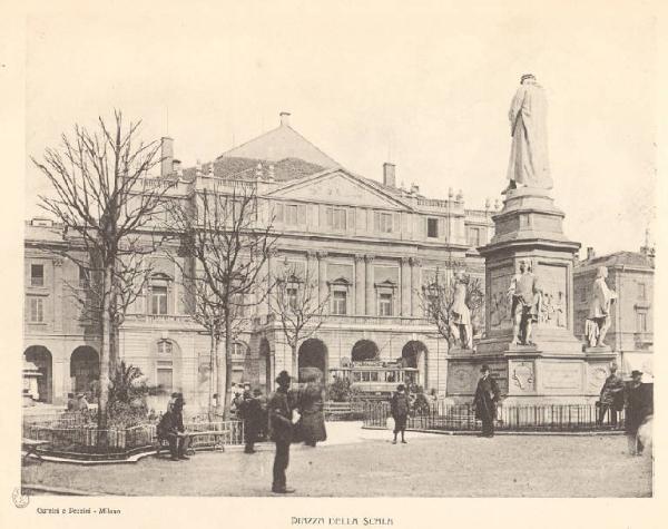 Milano. Piazza della Scala