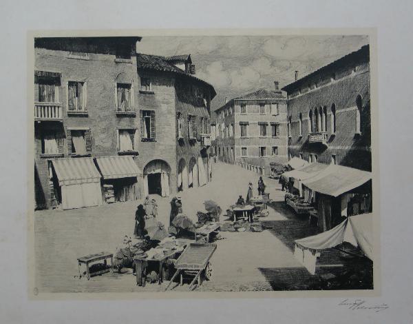 Piazza con mercato