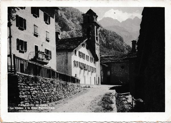 Chiesa e casa parrocchiale di Fraciscio