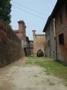 Muro di cinta del castello di Gambolò