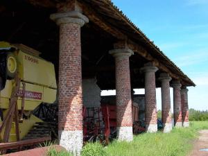 Portico del trebbiatoio della Cascina Montano (già)