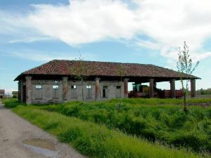 Portico del trebbiatoio della Cascina Montano (già)