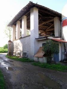 Cascinale con stallone e portici della Cascina Prato Ronco