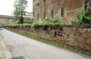 Mura del castello di Pinarolo Pò