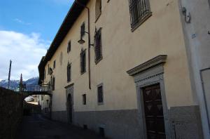 Palazzo Via P. Loverini 7