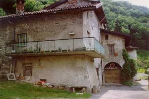 Edificio rustico fortificato Via Caloncia 3