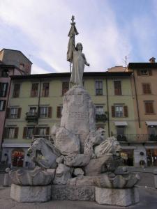 Fontana di Piazza XIII Martiri