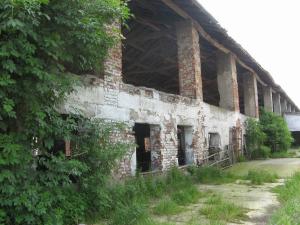 Stalla grande con portico della Cascina Paradiso