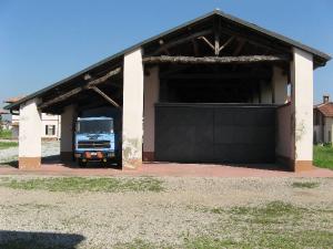 Stalla con portico della Cascina Camuzzone