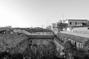 Vista dal piano copertura con a destra il retro nuovo edificio - fotografia di Suriano, Stefano (2012)