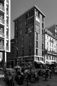 L'affaccio dell'edificio su corso Garibaldi con il volume a torre - fotografia di Suriano, Stefano (2016)