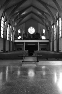 Interno, la navata verso la controfacciata con il soppalco che ospita l'organo a canne - fotografia di Suriano, Stefano (2016)