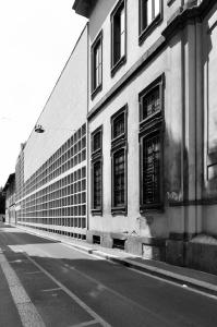 Scorcio del corpo di fabbrica su via della Guastalla e connessione con l'edificio storico - fotografia di Suriano, Stefano (2016)