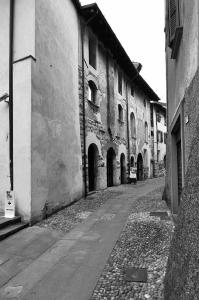 Scorcio della facciata quattrocentesca su via Sombrico - fotografia di Suriano, Stefano (2017)