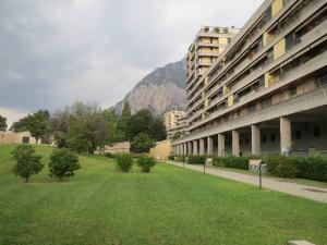 Complesso plurifunzionale La Piazzetta, Lecco (LC) - fotografia di Boriani, Maurizio (2014)